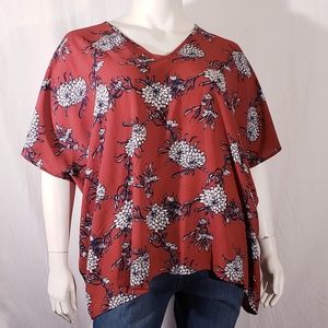Floral Print Top size 1X. V neck